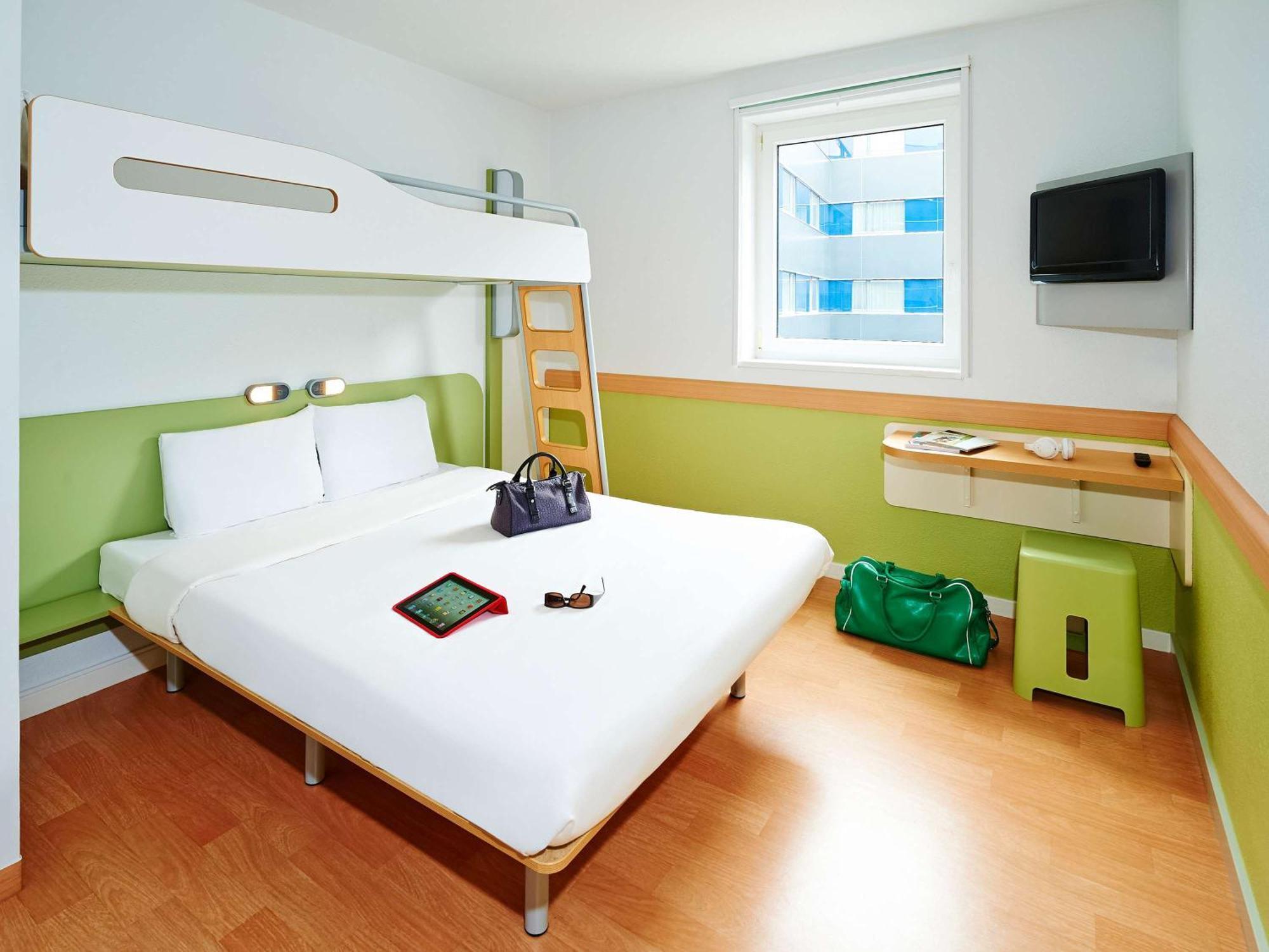 Ibis Budget Givet Kültér fotó